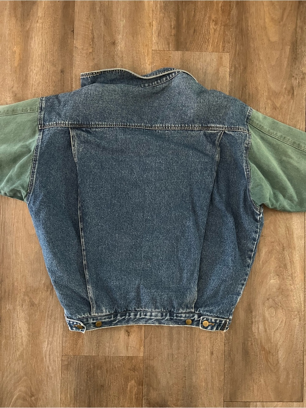 Vintage Two-Tone Reversible Denim Jacket with Green Sleeves and Pink Lining - Picture 4 of 6